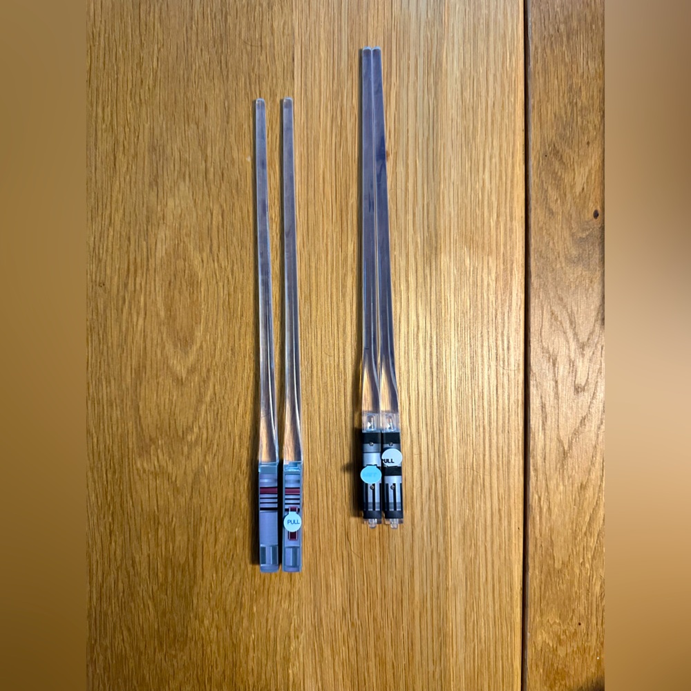 Star Wars Lightsaber light up Chopsticks 2 pairs